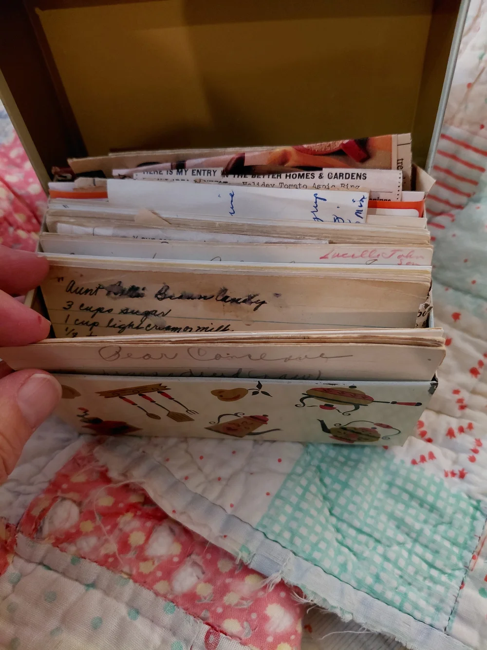Vintage Kitchen Recipe Box With Recipes